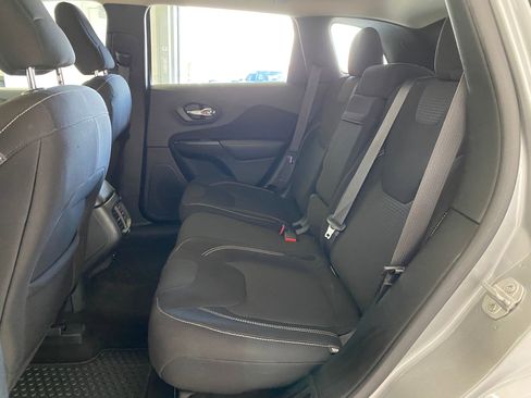 Used 2015 Jeep Cherokee Latitude w/ Cold Weather Group image 14