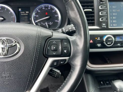 Used 2017 Toyota Highlander Limited Platinum image 26