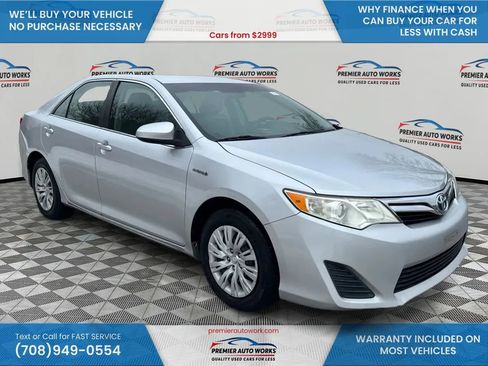 Used 2012 Toyota Camry LE FWD image 3