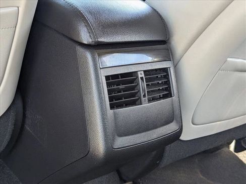 Used 2014 Toyota Avalon XLE image 17