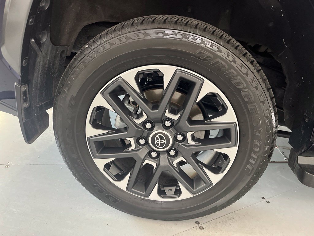 Used 2024 Toyota Sequoia Limited w/ Tow Technology Package AWD/4WD image 17