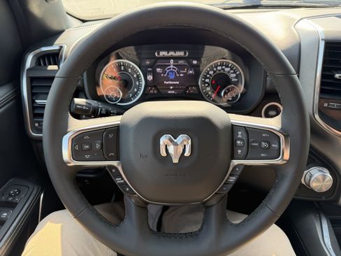 Used 2025 RAM 1500 Laramie AWD/4WD image 16