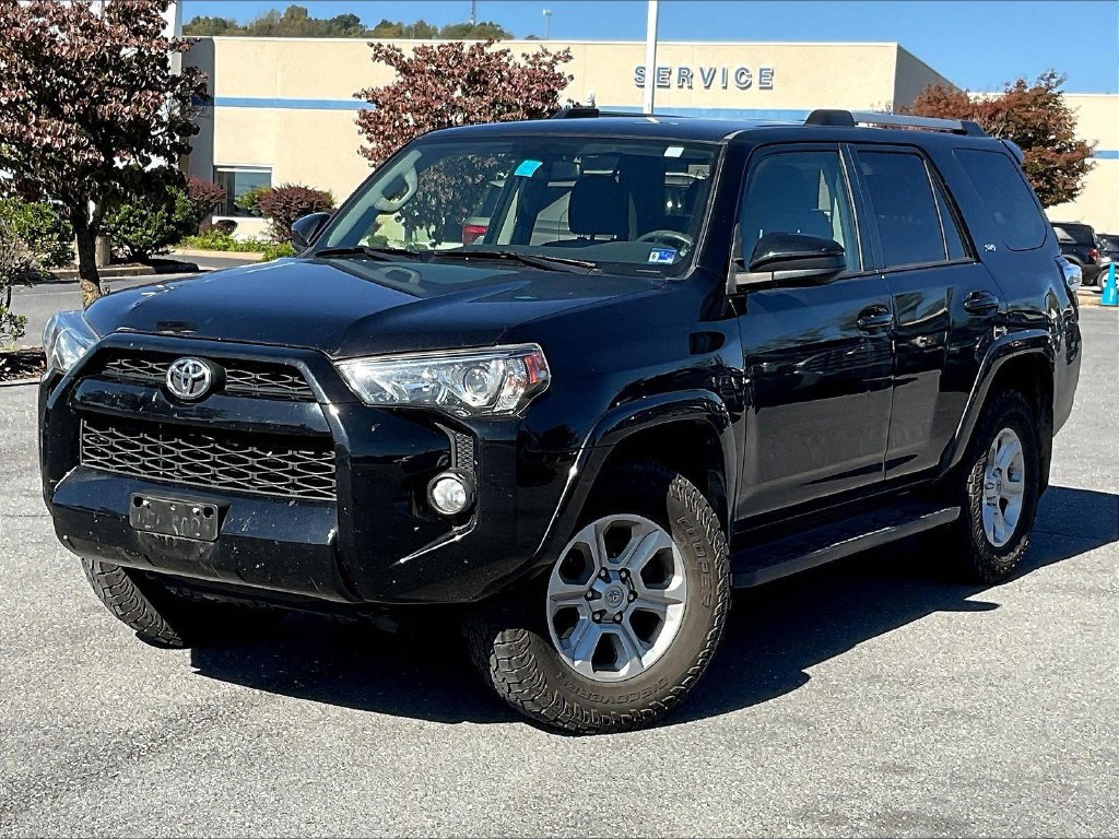 Used 2019 Toyota 4Runner SR5 AWD/4WD image 2