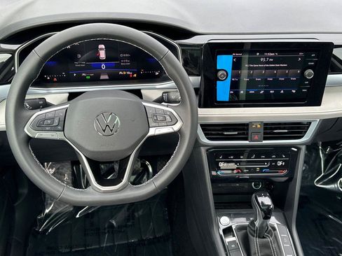 New 2026 Volkswagen Taos SE image 13