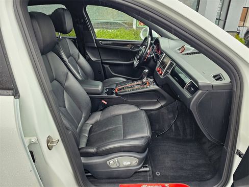 Used 2016 Porsche Macan S image 11