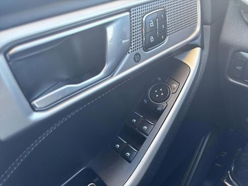 Used 2020 Ford Explorer Limited image 30