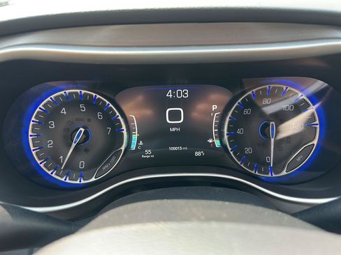 Used 2022 Chrysler Pacifica Touring-L FWD image 22