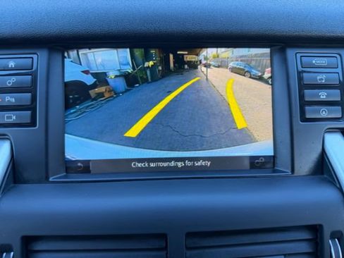 Used 2019 Land Rover Discovery Sport SE AWD/4WD image 23