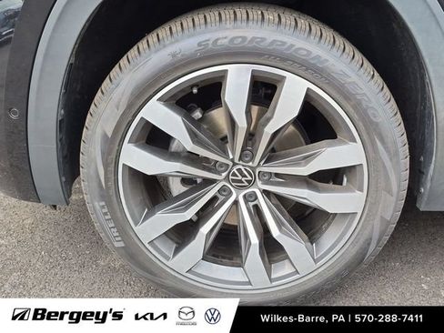 Certified 2023 Volkswagen Atlas SEL Premium AWD/4WD image 11