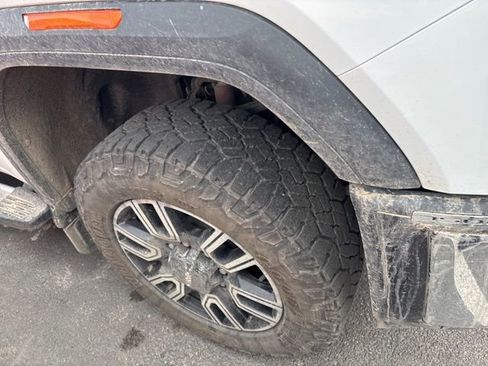 Used 2025 GMC Sierra 3500 SLE w/ SLE Value Package image 9