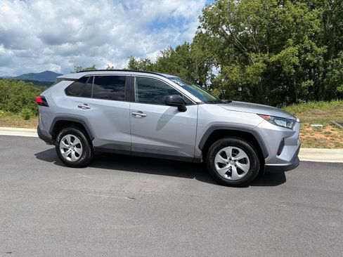 Used 2021 Toyota RAV4 LE FWD image 7