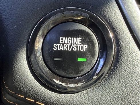 Used 2022 Chevrolet Trax LT w/ LT Convenience Package image 19