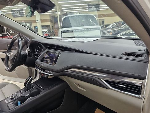 Used 2020 Cadillac XT4 Luxury w/ Cold Weather Package FWD image 21