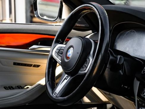 Used 2019 BMW 540i w/ Executive Package image 21