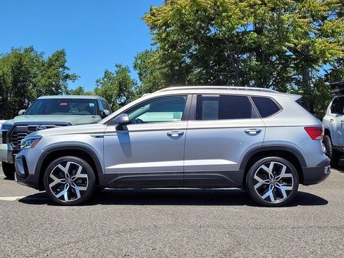 Used 2022 Volkswagen Taos SEL w/ Panoramic Sunroof Package AWD/4WD image 9