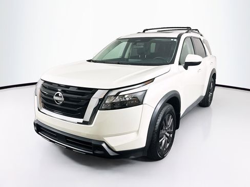 Used 2023 Nissan Pathfinder SV w/ SV Premium Package AWD/4WD image 3
