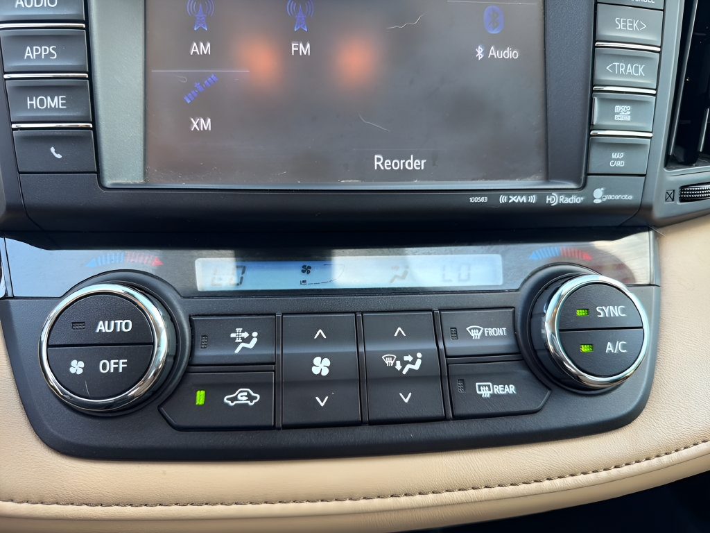 Used 2018 Toyota RAV4 Limited FWD image 33