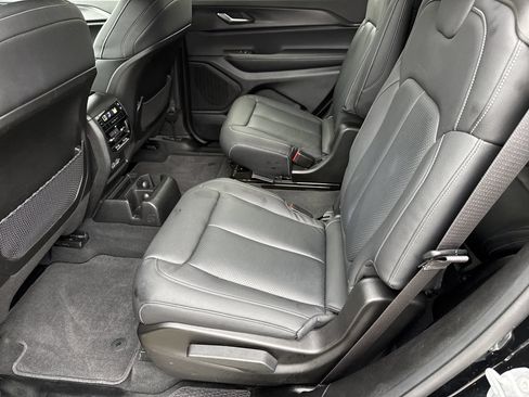 Used 2025 Jeep Grand Cherokee L Laredo AWD/4WD image 20