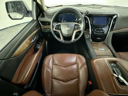 Used 2020 Cadillac Escalade Premium Luxury AWD/4WD image 9