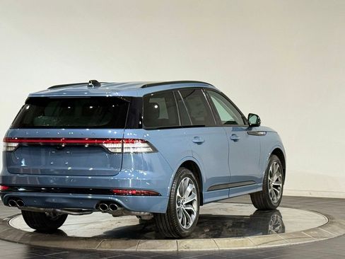 New 2026 Lincoln Aviator AWD image 9