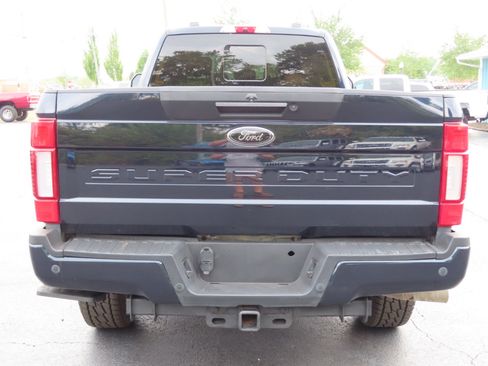 Used 2022 Ford F250 Lariat w/ Black Appearance Package image 5