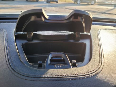 Used 2019 Jeep Cherokee High Altitude image 24