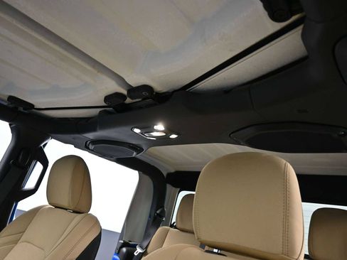 Used 2021 Jeep Gladiator Sport image 21