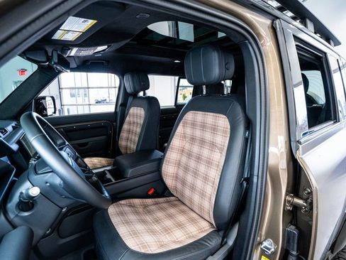 Used 2025 Land Rover Defender 110 X image 41