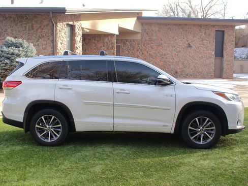 Used 2017 Toyota Highlander XLE image 10