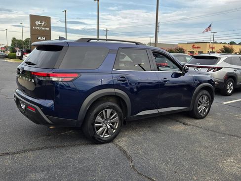 Used 2025 Nissan Pathfinder SV FWD image 13