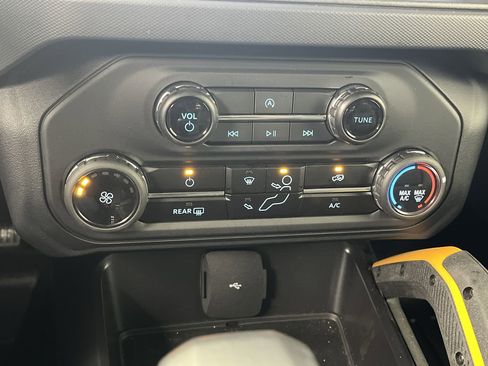 Used 2024 Ford Bronco Badlands image 18