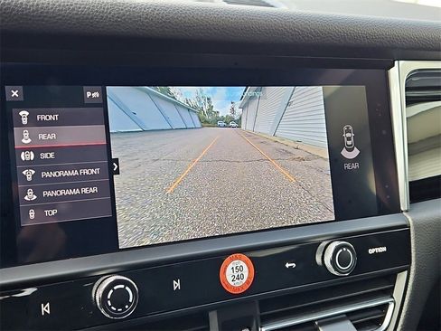 Certified 2025 Porsche Macan image 17