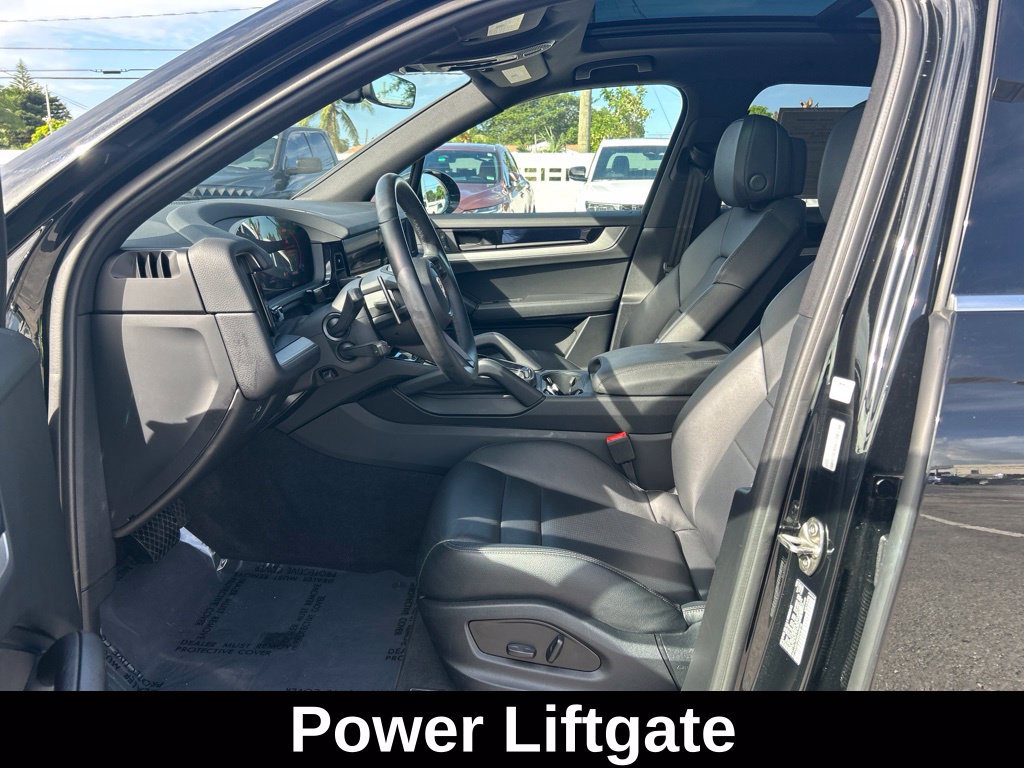 Used 2025 Porsche Cayenne AWD/4WD image 10