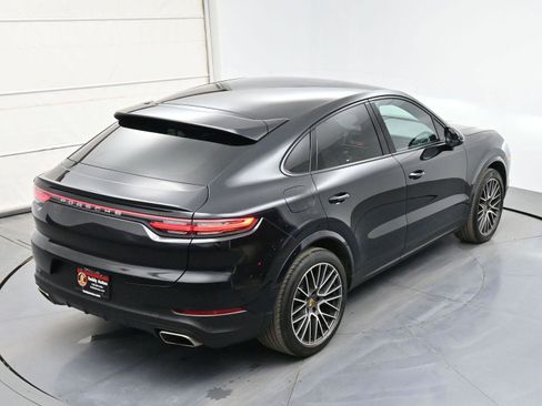 Used 2021 Porsche Cayenne Coupe w/ Premium Package image 31