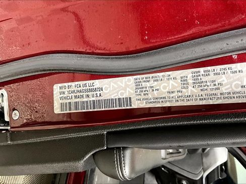 Used 2025 Jeep Grand Cherokee Altitude AWD/4WD image 26