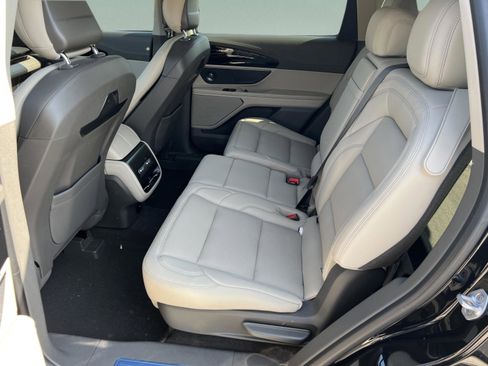 New 2025 Lincoln Nautilus Premier w/ Equipment Group 102A image 19