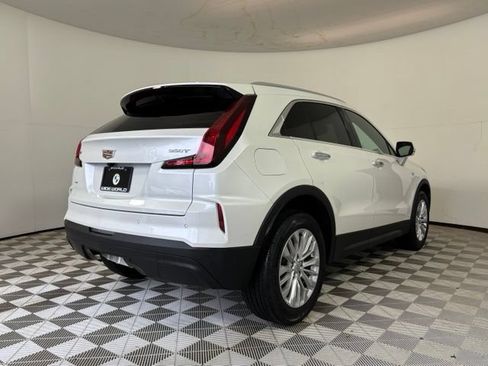 Used 2024 Cadillac XT4 Luxury w/ Cold Weather Package AWD/4WD image 7