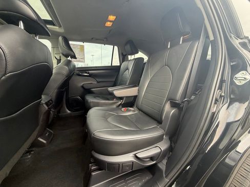 Used 2021 Toyota Highlander XLE image 22