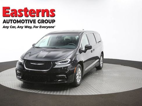 Used 2023 Chrysler Pacifica Touring-L FWD image 56