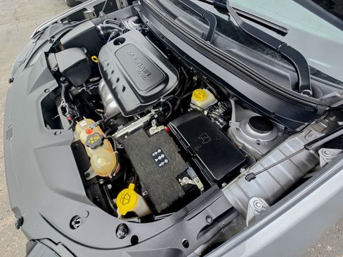 Used 2019 Jeep Cherokee Latitude w/ Popular Appearance Group image 37