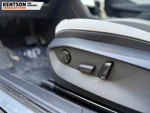 Used 2025 Volkswagen Taos SE image 36