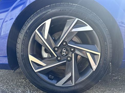 Used 2025 Hyundai Elantra SEL image 35