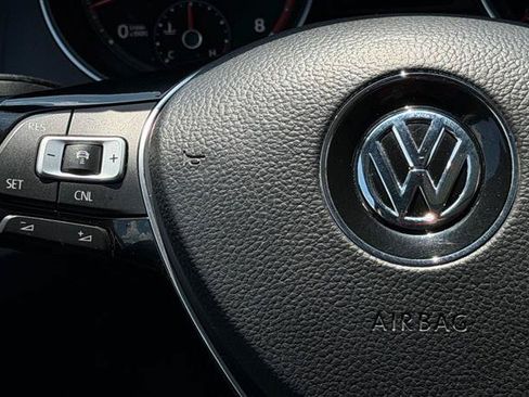 Used 2018 Volkswagen Atlas SEL AWD/4WD image 31