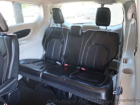 Used 2020 Chrysler Voyager Lxi FWD image 18