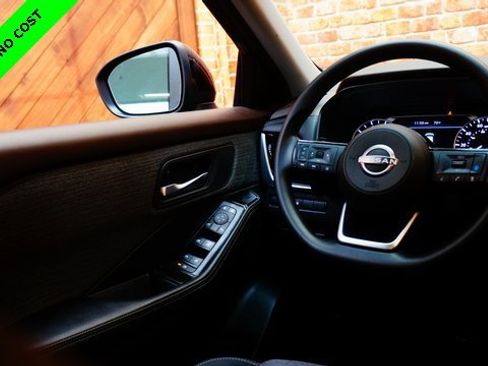 Used 2022 Nissan Rogue SV image 33