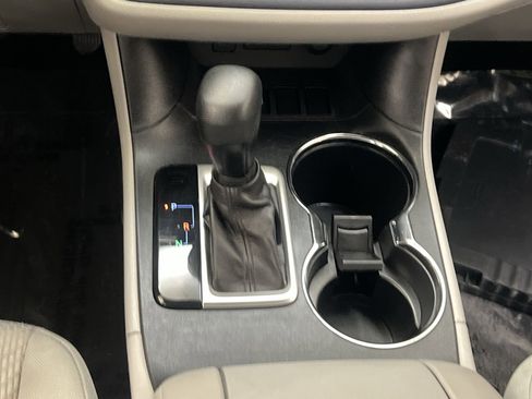 Used 2017 Toyota Highlander LE FWD image 21