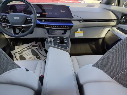 New 2026 Cadillac Optiq Luxury 1 image 15