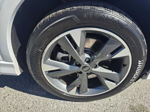 Used 2023 Audi Q4 e-tron Premium Plus w/ Premium Plus image 9