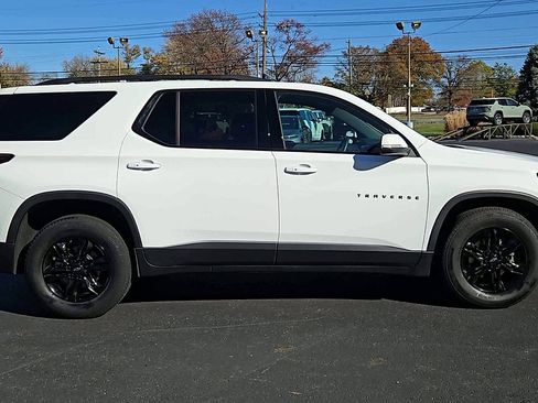 Used 2023 Chevrolet Traverse LT w/ Midnight/Sport Edition image 5