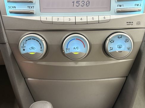 Used 2009 Toyota Camry LE FWD image 14